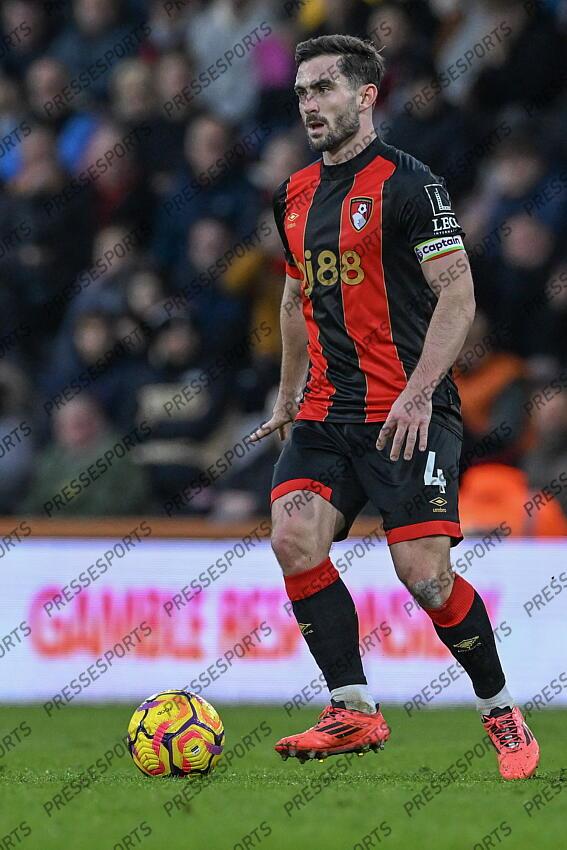 26.12.2024, Goldsands Stadium, Bournemouth, ENG, Premier League, AFC Bournemouth vs Crystal Palace, 18. Runde, im Bild Lewis Cook of Bournemouth // Lewis Cook of Bournemouth during the Premier League 18th round match between AFC Bournemouth and Crystal Palace at the Goldsands Stadium in Bournemouth, England on 2024/12/26. EXPA Pictures © 2024, PhotoCredit: EXPA/ Focus Images/ Jeremy Landey ATTENTION - for AUT, GER, FRA, ITA, SUI, POL, CRO, SLO only BOURNEMOUTH-CRYSTAL PALACE (0-0) 