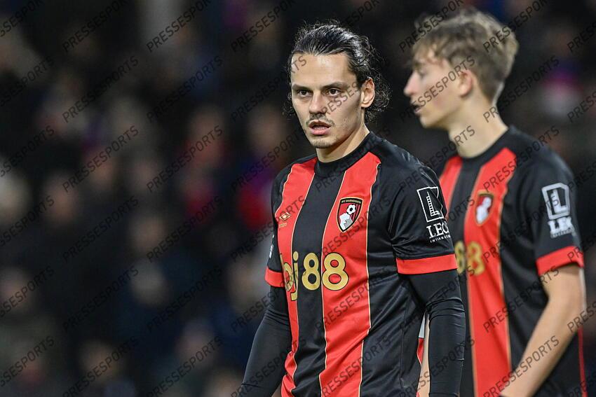 26.12.2024, Goldsands Stadium, Bournemouth, ENG, Premier League, AFC Bournemouth vs Crystal Palace, 18. Runde, im Bild Enes Unal of Bournemouth // Enes Unal of Bournemouth during the Premier League 18th round match between AFC Bournemouth and Crystal Palace at the Goldsands Stadium in Bournemouth, England on 2024/12/26. EXPA Pictures © 2024, PhotoCredit: EXPA/ Focus Images/ Jeremy Landey ATTENTION - for AUT, GER, FRA, ITA, SUI, POL, CRO, SLO only BOURNEMOUTH-CRYSTAL PALACE (0-0) 