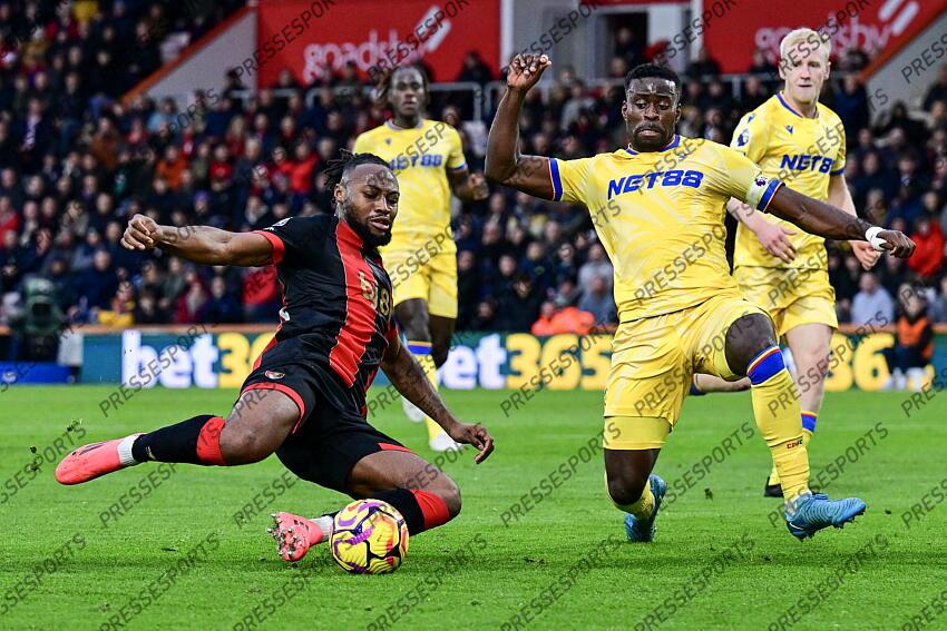 26.12.2024, Goldsands Stadium, Bournemouth, ENG, Premier League, AFC Bournemouth vs Crystal Palace, 18. Runde, im Bild Antoine Semenyo of Bournemouth shoots // Antoine Semenyo of Bournemouth shoots during the Premier League 18th round match between AFC Bournemouth and Crystal Palace at the Goldsands Stadium in Bournemouth, England on 2024/12/26. EXPA Pictures © 2024, PhotoCredit: EXPA/ Focus Images/ Jeremy Landey ATTENTION - for AUT, GER, FRA, ITA, SUI, POL, CRO, SLO only BOURNEMOUTH-CRYSTAL PALACE (0-0) 