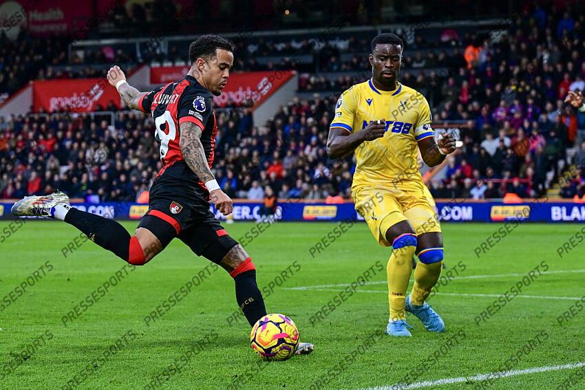 26.12.2024, Goldsands Stadium, Bournemouth, ENG, Premier League, AFC Bournemouth vs Crystal Palace, 18. Runde, im Bild Justin Kluivert of Bournemouth shoots // Justin Kluivert of Bournemouth shoots during the Premier League 18th round match between AFC Bournemouth and Crystal Palace at the Goldsands Stadium in Bournemouth, England on 2024/12/26. EXPA Pictures © 2024, PhotoCredit: EXPA/ Focus Images/ Jeremy Landey ATTENTION - for AUT, GER, FRA, ITA, SUI, POL, CRO, SLO only BOURNEMOUTH-CRYSTAL PALACE (0-0) 