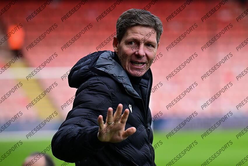 26.12.2024, Goldsands Stadium, Bournemouth, ENG, Premier League, AFC Bournemouth vs Crystal Palace, 18. Runde, im Bild Crystal Palace Manager Oliver Glasner // Crystal Palace Manager Oliver Glasner during the Premier League 18th round match between AFC Bournemouth and Crystal Palace at the Goldsands Stadium in Bournemouth, England on 2024/12/26. EXPA Pictures © 2024, PhotoCredit: EXPA/ Focus Images/ Jeremy Landey ATTENTION - for AUT, GER, FRA, ITA, SUI, POL, CRO, SLO only BOURNEMOUTH-CRYSTAL PALACE (0-0) 
