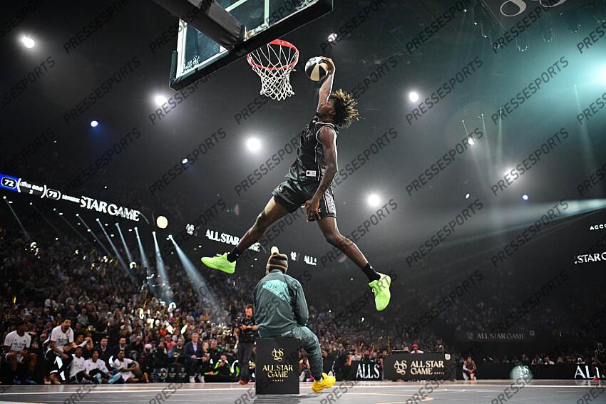 ndjock (elwin) dunk au dessus du rappeur La Mano 1.9 ALL STAR FRANCE-ALL STAR MONDE (141-149 ap) concours de Dunks Slam dunk Contest 