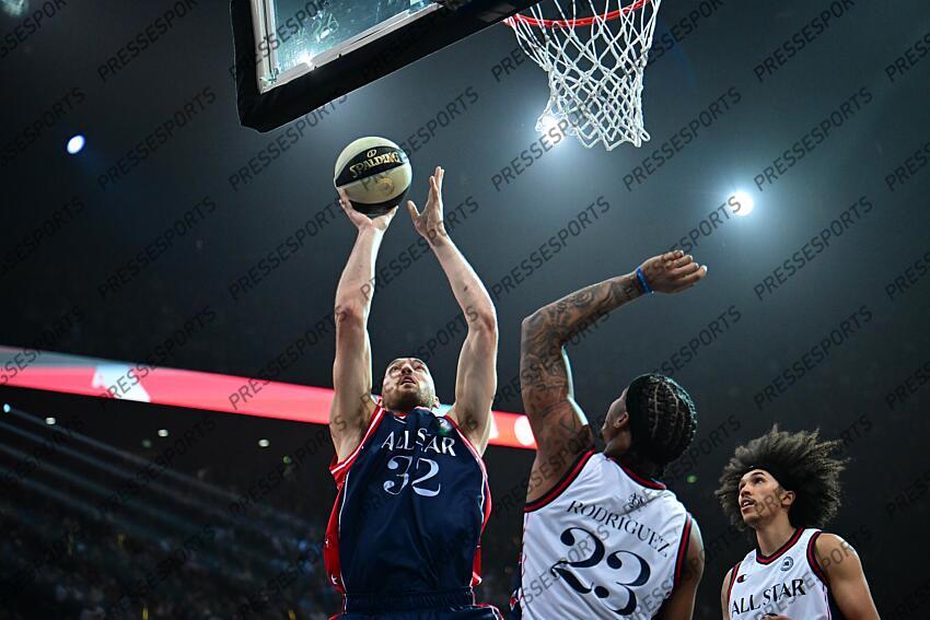 vautier (bastien) rodriguez (desi) ward (tyson) ALL STAR FRANCE-ALL STAR MONDE (141-149 ap) 