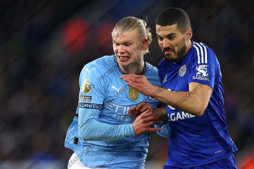 29 December 2024 Leicester - Premier League football - Leicester City v Manchester City - Erling Haaland of Manchester City and Conor Coady of Leicester City. (Photo by Mark Leech). LEICESTER-MANCHESTER CITY (0-2) 