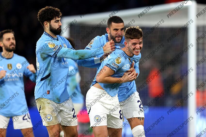 29 December 2024 Leicester - Premier League football - Leicester City v Manchester City - James McAtee of Manchester City celebrates the second goal with Josko Gvardiol and Kyle Walker. (Photo by Mark Leech). LEICESTER-MANCHESTER CITY (0-2) 