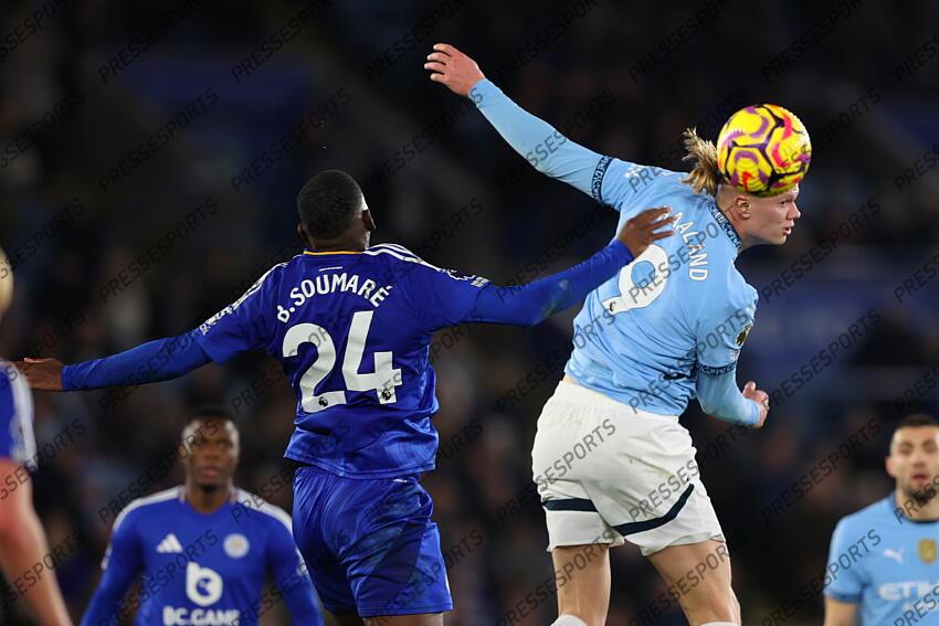 29 December 2024 Leicester - Premier League football - Leicester City v Manchester City - Boubakary Soumare of Leicester City and Erling Haaland of Manchester City. (Photo by Mark Leech). LEICESTER-MANCHESTER CITY (0-2) 
