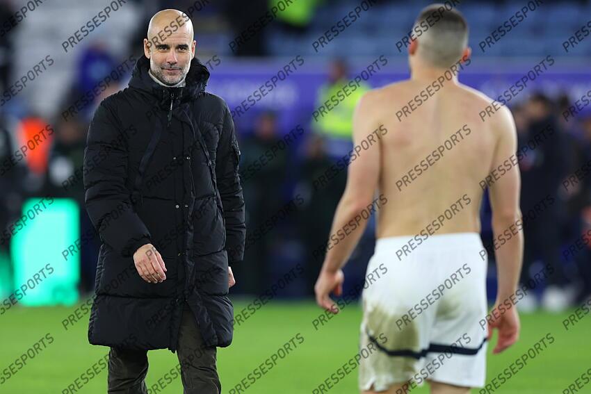 29 December 2024 Leicester - Premier League football - Leicester City v Manchester City - Manchester City manager Pep Guardiola walks towards Mateo Kovacic of Manchester City after the match. (Photo by Mark Leech). LEICESTER-MANCHESTER CITY (0-2) 
