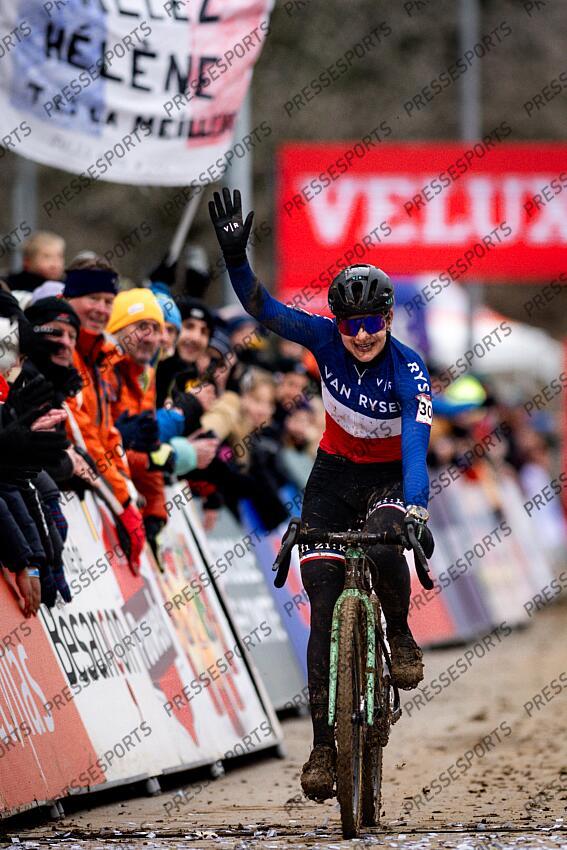 BESANCON, FRANCE - DECEMBER 29 : Clauzel Helene (FRA) during the 8th leg of the UCI Cyclocross World Cup series 2024-2025 for Women Elite in Besancon, France, 29/12/2024 ( Photo by Billy Ceusters / Photonews FEMMES ELITE BESANCON 