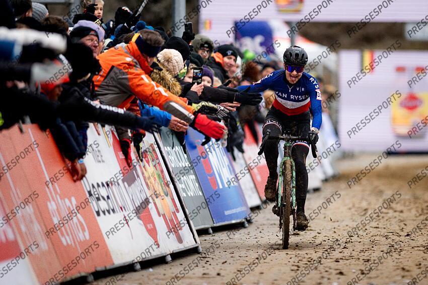 BESANCON, FRANCE - DECEMBER 29 : Clauzel Helene (FRA) during the 8th leg of the UCI Cyclocross World Cup series 2024-2025 for Women Elite in Besancon, France, 29/12/2024 ( Photo by Billy Ceusters / Photonews FEMMES ELITE BESANCON 