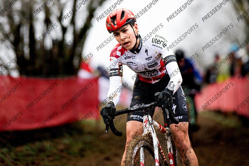 BESANCON, FRANCE - DECEMBER 29 : Gery Celia (FRA) of As Bike Racing during the 8th leg of the UCI Cyclocross World Cup series 2024-2025 for Women Elite in Besancon, France, 29/12/2024 ( Photo by Billy Ceusters / Photonews FEMMES ELITE BESANCON 