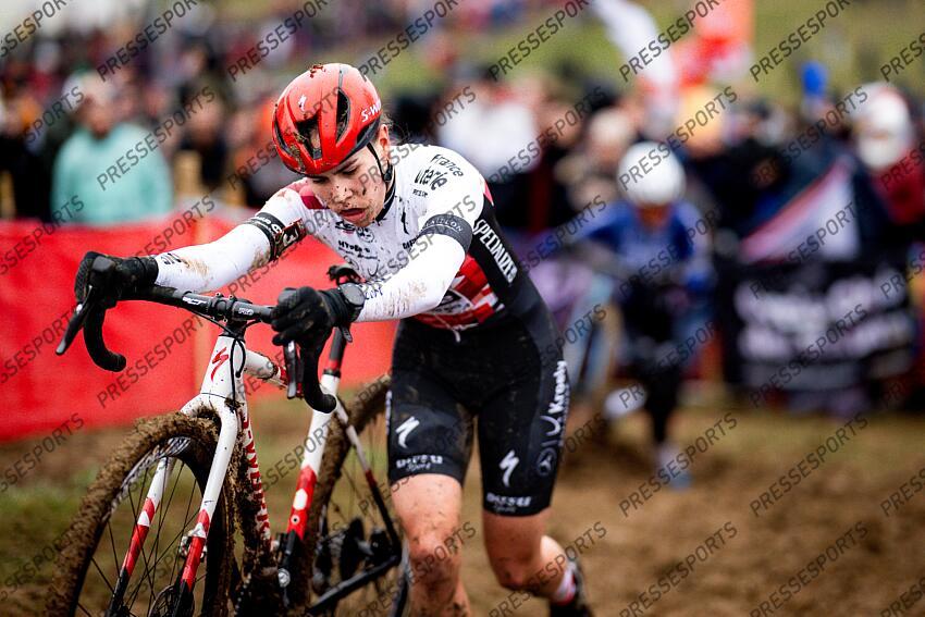 BESANCON, FRANCE - DECEMBER 29 : Gery Celia (FRA) of As Bike Racing during the 8th leg of the UCI Cyclocross World Cup series 2024-2025 for Women Elite in Besancon, France, 29/12/2024 ( Photo by Billy Ceusters / Photonews FEMMES ELITE BESANCON 
