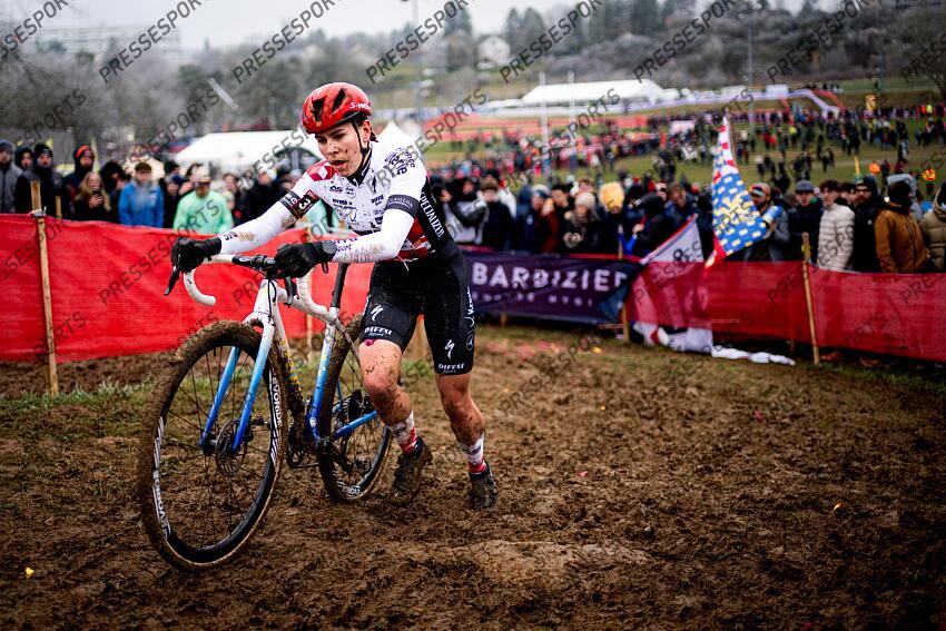 BESANCON, FRANCE - DECEMBER 29 : Gery Celia (FRA) of As Bike Racing during the 8th leg of the UCI Cyclocross World Cup series 2024-2025 for Women Elite in Besancon, France, 29/12/2024 ( Photo by Billy Ceusters / Photonews FEMMES ELITE BESANCON 