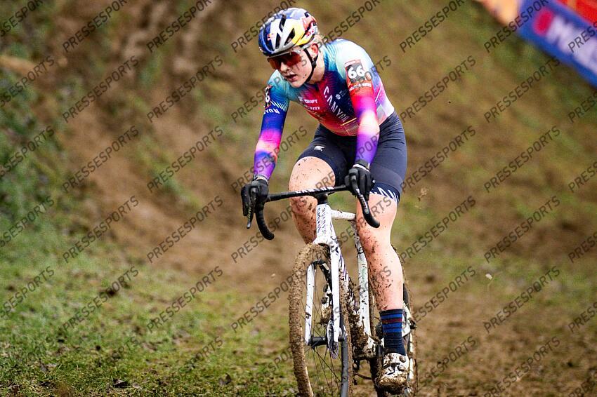 BESANCON, FRANCE - DECEMBER 29 : Backstedt Zoe (GBR) of Canyon - Sram Racing during the 8th leg of the UCI Cyclocross World Cup series 2024-2025 for Women Elite in Besancon, France, 29/12/2024 ( Photo by Billy Ceusters / Photonews FEMMES ELITE BESANCON 
