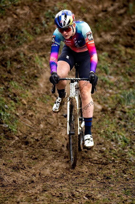 BESANCON, FRANCE - DECEMBER 29 : Backstedt Zoe (GBR) of Canyon - Sram Racing during the 8th leg of the UCI Cyclocross World Cup series 2024-2025 for Women Elite in Besancon, France, 29/12/2024 ( Photo by Billy Ceusters / Photonews FEMMES ELITE BESANCON 