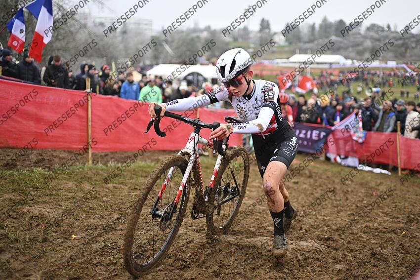 BESANCON, FRANCE - DECEMBER 29 : Muller Amandine (FRA) of As Bike Racing during the 8th leg of the UCI Cyclocross World Cup series 2024-2025 for Women Elite in Besancon, France, 29/12/2024 ( Photo by Billy Ceusters / Photonews FEMMES ELITE BESANCON 