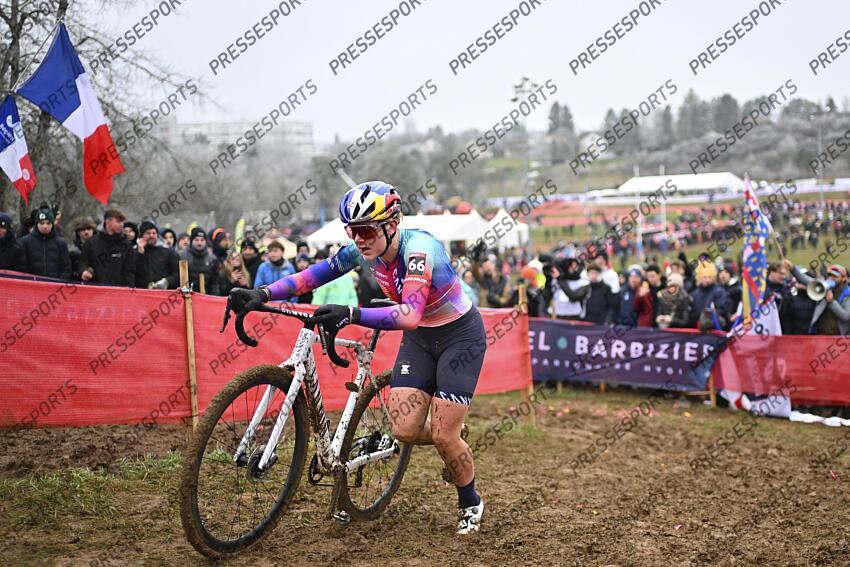 BESANCON, FRANCE - DECEMBER 29 : Backstedt Zoe (GBR) of Canyon - Sram Racing during the 8th leg of the UCI Cyclocross World Cup series 2024-2025 for Women Elite in Besancon, France, 29/12/2024 ( Photo by Billy Ceusters / Photonews FEMMES ELITE BESANCON 