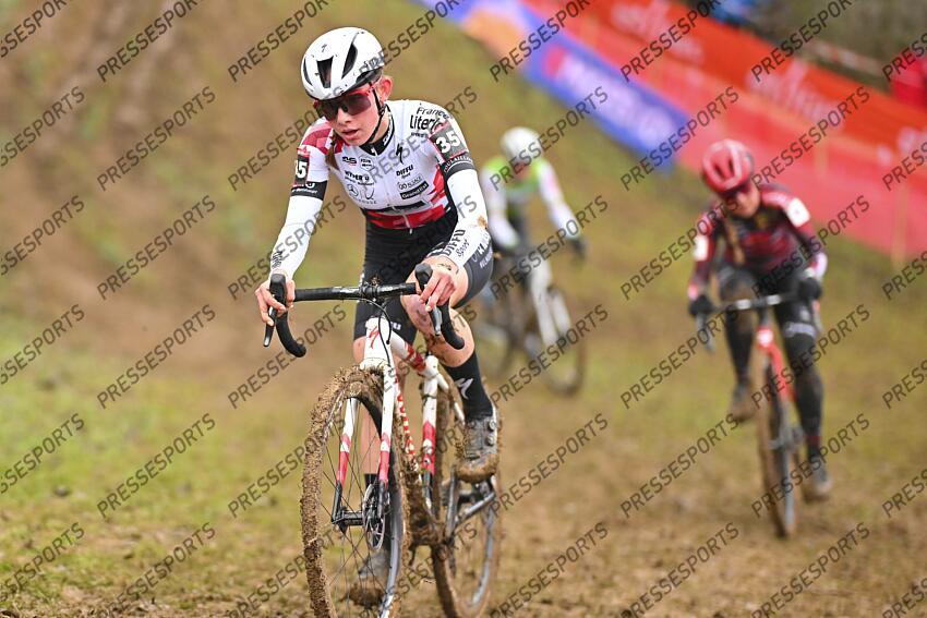 BESANCON, FRANCE - DECEMBER 29 : Muller Amandine (FRA) of As Bike Racing during the 8th leg of the UCI Cyclocross World Cup series 2024-2025 for Women Elite in Besancon, France, 29/12/2024 ( Photo by Billy Ceusters / Photonews FEMMES ELITE BESANCON 