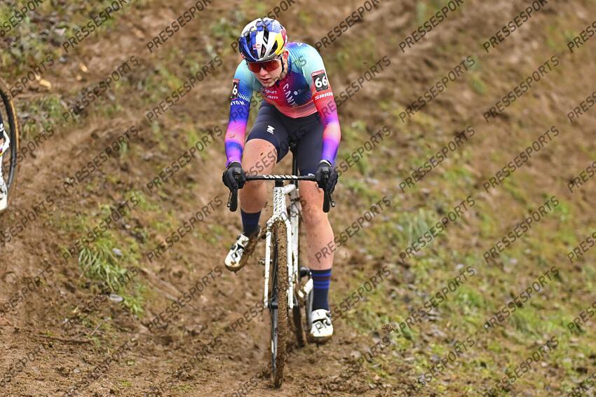 BESANCON, FRANCE - DECEMBER 29 : Backstedt Zoe (GBR) of Canyon - Sram Racing during the 8th leg of the UCI Cyclocross World Cup series 2024-2025 for Women Elite in Besancon, France, 29/12/2024 ( Photo by Billy Ceusters / Photonews FEMMES ELITE BESANCON 