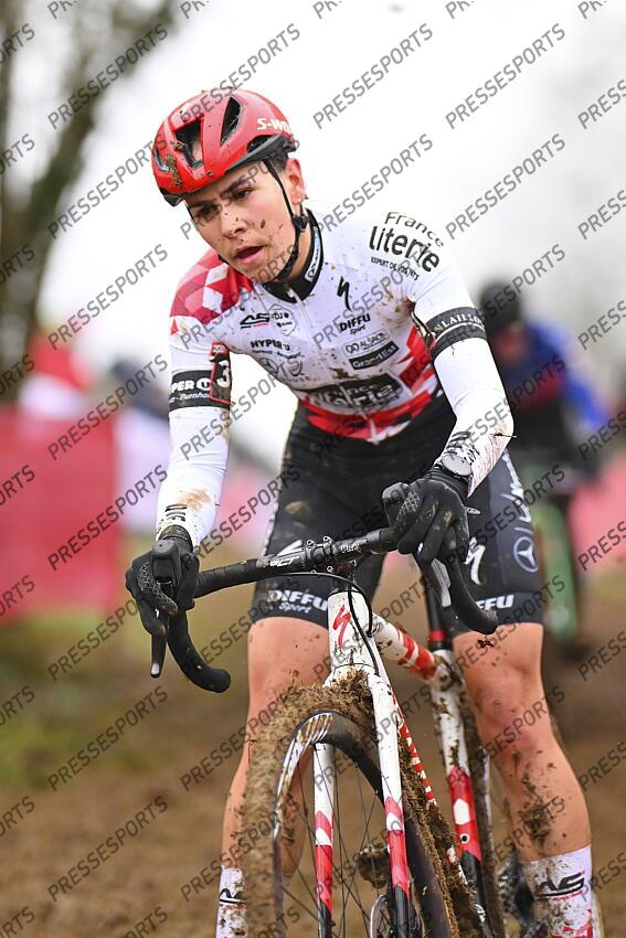 BESANCON, FRANCE - DECEMBER 29 : Gery Celia (FRA) of As Bike Racing during the 8th leg of the UCI Cyclocross World Cup series 2024-2025 for Women Elite in Besancon, France, 29/12/2024 ( Photo by Billy Ceusters / Photonews FEMMES ELITE BESANCON 