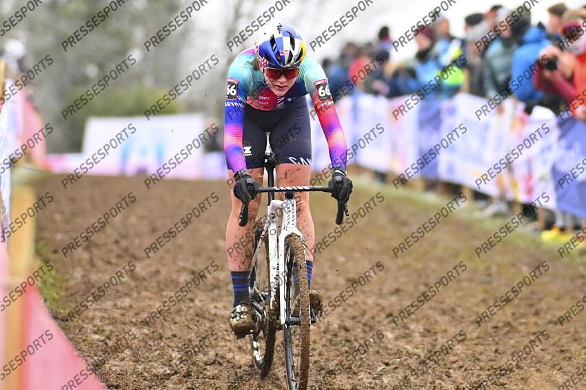 BESANCON, FRANCE - DECEMBER 29 : Backstedt Zoe (GBR) of Canyon - Sram Racing during the 8th leg of the UCI Cyclocross World Cup series 2024-2025 for Women Elite in Besancon, France, 29/12/2024 ( Photo by Billy Ceusters / Photonews FEMMES ELITE BESANCON 