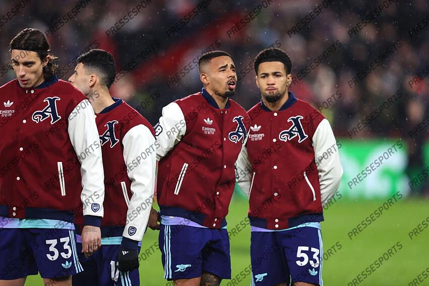 01 January 2025 - Premier League Football - Brentford v Arsenal - Gabriel Jesus of Arsenal stands with his teammates in their Adidas bomber jackets (Photo by Mark Leech). BRENTFORD-ARSENAL (1-3) 