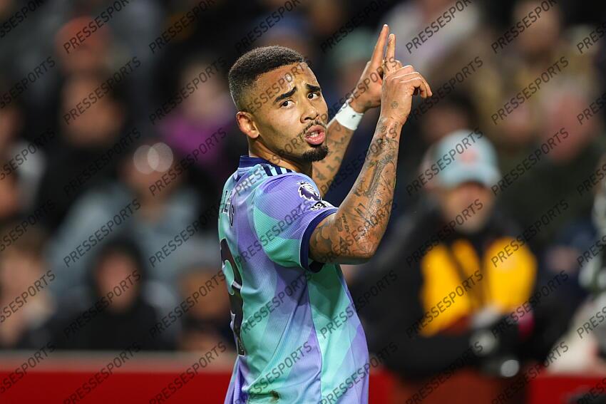 01 January 2025 - Premier League Football - Brentford v Arsenal - Gabriel Jesus of Arsenal celebrates scoring their 1st goal to bring the score to 1-1 (Photo by Mark Leech). BRENTFORD-ARSENAL (1-3) 