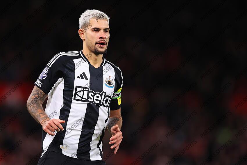 30th December 2024 - Premier League - Manchester United v Newcastle United - Bruno Guimaraes of Newcastle United - Photo: Simon Stacpoole / Offside. MANCHESTER UNITED-NEWCASTLE UNITED (0-2) 