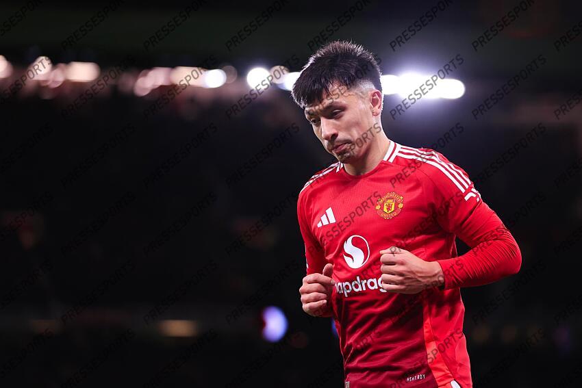 30th December 2024 - Premier League - Manchester United v Newcastle United - Lisandro Martinez of Manchester United - Photo: Simon Stacpoole / Offside. MANCHESTER UNITED-NEWCASTLE UNITED (0-2) 