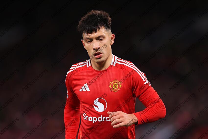 30th December 2024 - Premier League - Manchester United v Newcastle United - Lisandro Martinez of Manchester United - Photo: Simon Stacpoole / Offside. MANCHESTER UNITED-NEWCASTLE UNITED (0-2) 