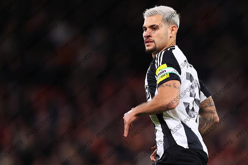 30th December 2024 - Premier League - Manchester United v Newcastle United - Bruno Guimaraes of Newcastle United - Photo: Simon Stacpoole / Offside. MANCHESTER UNITED-NEWCASTLE UNITED (0-2) 