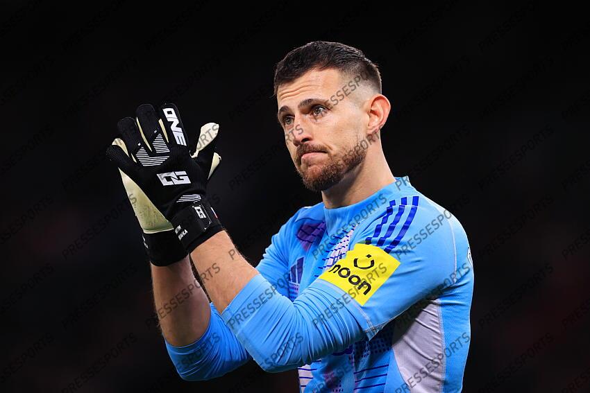 30th December 2024 - Premier League - Manchester United v Newcastle United - Newcastle United goalkeeper Martin Dubravka applauds the support - Photo: Simon Stacpoole / Offside. MANCHESTER UNITED-NEWCASTLE UNITED (0-2) 