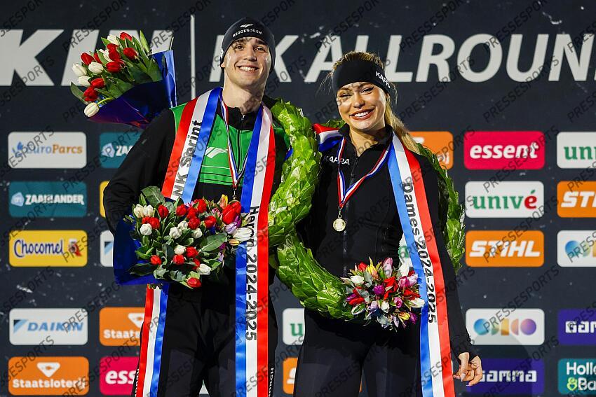 HEERENVEEN - Champions Jenning de Boo and Jutta Leerdam during the homage after the second day of the Dutch sprint speed skating championships in Thialf. ANP VINCENT JANNINK CHAMPIONNATS DES PAYS BAS 
