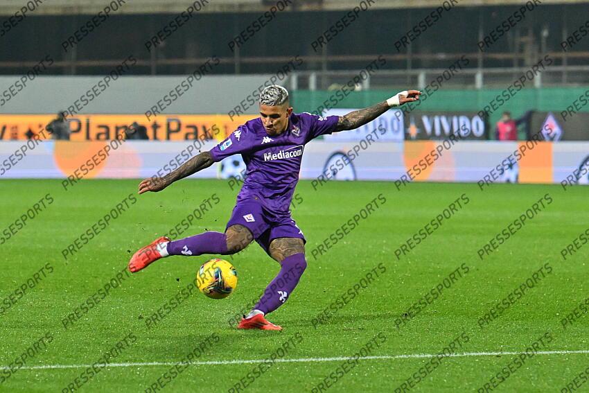 Foto IPP/Roberto Ramaccia Firenze 4/1/2025 Campionato di Calcio Serie A 2024/2025 Fiorentina vs Napoli Nella foto Dodo tenta il tiro dalla distanza Italy Photo Press - World Copyright FIORENTINA-NAPLES (0-3) 
