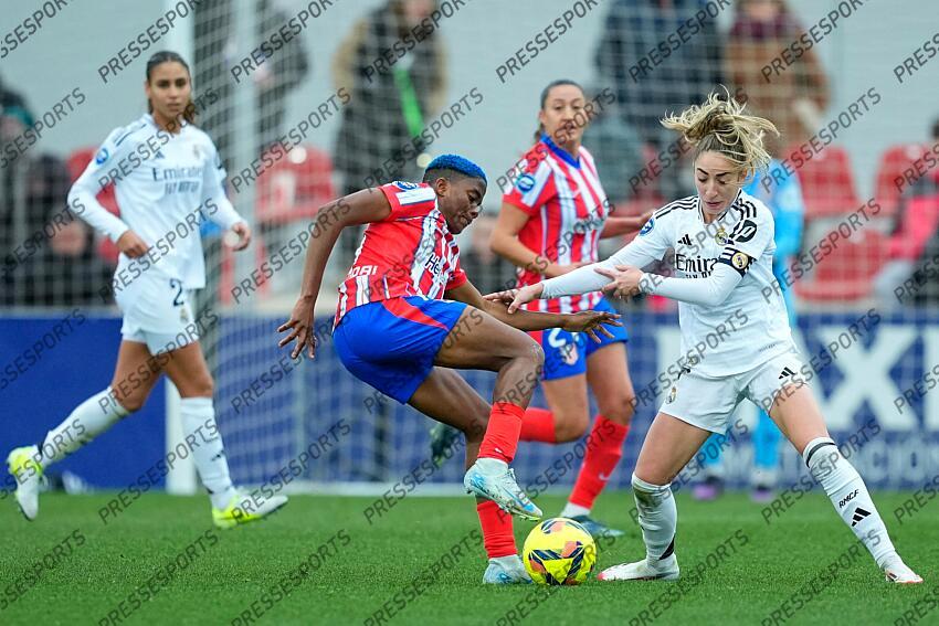 Rasheedat Ajibade of Atletico de Madrid and Olga Carmona of Real Madrid in action during the Spanish Women League, Liga F, football match played between Atletico de Madrid and Real Madrid at Centro Deportivo Wanda Alcala de Henares on January 05, 2025, in Madrid, Spain. (F) ATLETICO MADRID-(F) REAL MADRID (1-2) 