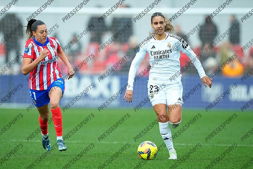 Maelle Lakrar of Real Madrid and Fiamma Benitez of Atletico de Madrid in action during the Spanish Women League, Liga F, football match played between Atletico de Madrid and Real Madrid at Centro Deportivo Wanda Alcala de Henares on January 05, 2025, in Madrid, Spain. (F) ATLETICO MADRID-(F) REAL MADRID (1-2) 