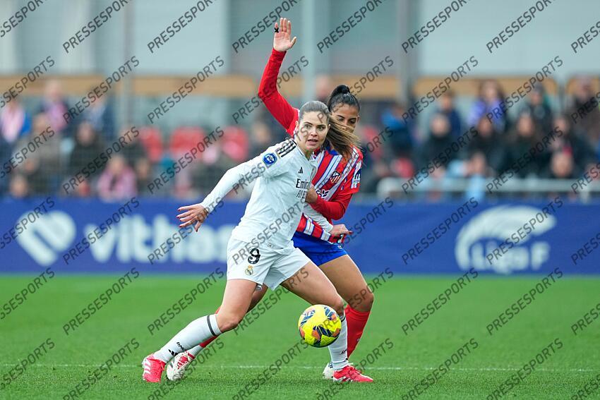 Signe Bruun of Real Madrid in action during the Spanish Women League, Liga F, football match played between Atletico de Madrid and Real Madrid at Centro Deportivo Wanda Alcala de Henares on January 05, 2025, in Madrid, Spain. (F) ATLETICO MADRID-(F) REAL MADRID (1-2) 