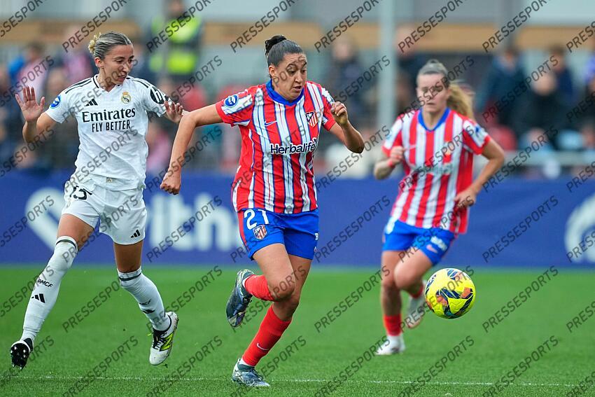 Fiamma Benitez of Atletico de Madrid and Sheila Garcia of Real Madrid in action during the Spanish Women League, Liga F, football match played between Atletico de Madrid and Real Madrid at Centro Deportivo Wanda Alcala de Henares on January 05, 2025, in Madrid, Spain. (F) ATLETICO MADRID-(F) REAL MADRID (1-2) 
