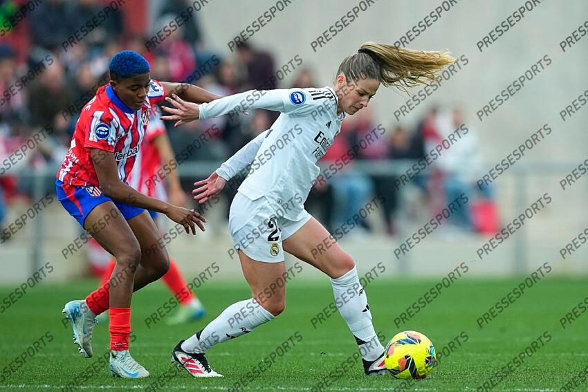 Melanie Leupolz of Real Madrid and Rasheedat Ajibade of Atletico de Madrid in action during the Spanish Women League, Liga F, football match played between Atletico de Madrid and Real Madrid at Centro Deportivo Wanda Alcala de Henares on January 05, 2025, in Madrid, Spain. (F) ATLETICO MADRID-(F) REAL MADRID (1-2) 