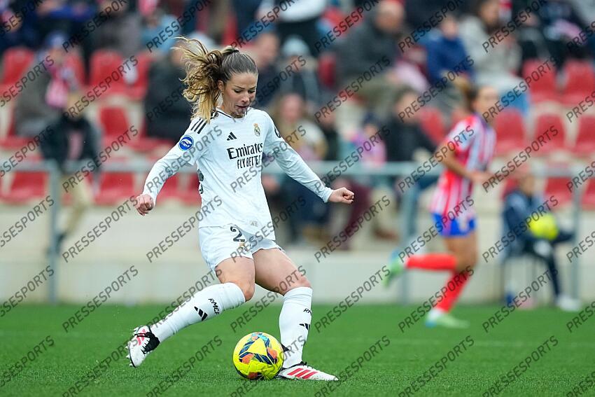 Melanie Leupolz of Real Madrid in action during the Spanish Women League, Liga F, football match played between Atletico de Madrid and Real Madrid at Centro Deportivo Wanda Alcala de Henares on January 05, 2025, in Madrid, Spain. (F) ATLETICO MADRID-(F) REAL MADRID (1-2) 