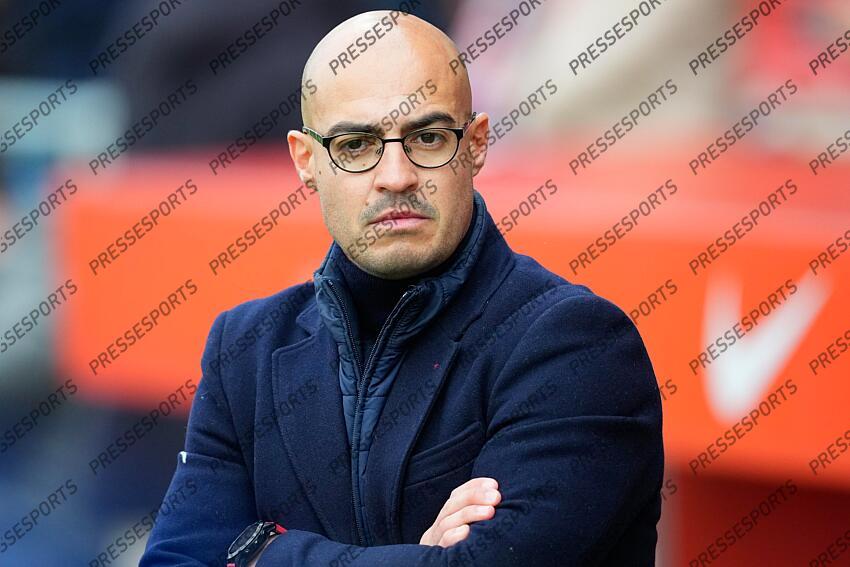 Victor Martin Alba, head coach of Atletico de Madrid, looks on during the Spanish Women League, Liga F, football match played between Atletico de Madrid and Real Madrid at Centro Deportivo Wanda Alcala de Henares on January 05, 2025, in Madrid, Spain. (F) ATLETICO MADRID-(F) REAL MADRID (1-2) 