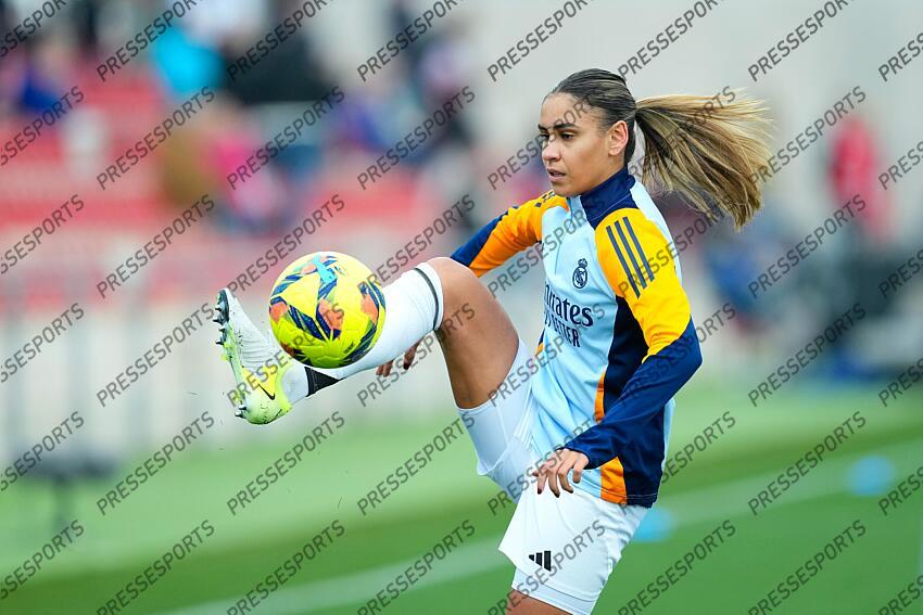 Maelle Lakrar of Real Madrid warms up during the Spanish Women League, Liga F, football match played between Atletico de Madrid and Real Madrid at Centro Deportivo Wanda Alcala de Henares on January 05, 2025, in Madrid, Spain. (F) ATLETICO MADRID-(F) REAL MADRID (1-2) 