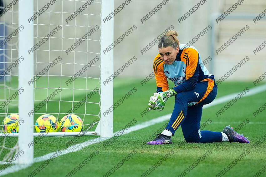 Misa Rodriguez of Real Madrid warms up during the Spanish Women League, Liga F, football match played between Atletico de Madrid and Real Madrid at Centro Deportivo Wanda Alcala de Henares on January 05, 2025, in Madrid, Spain. (F) ATLETICO MADRID-(F) REAL MADRID (1-2) 