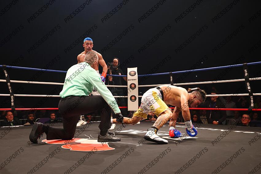 el hadri (khalil) (fra) short blanc vargars (william) (pan) short blanc et or CEINTURE WBC SILVER 