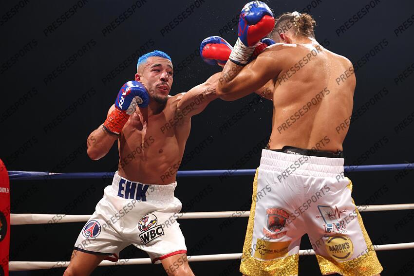 el hadri (khalil) (fra) short blanc vargars (william) (pan) short blanc et or CEINTURE WBC SILVER 