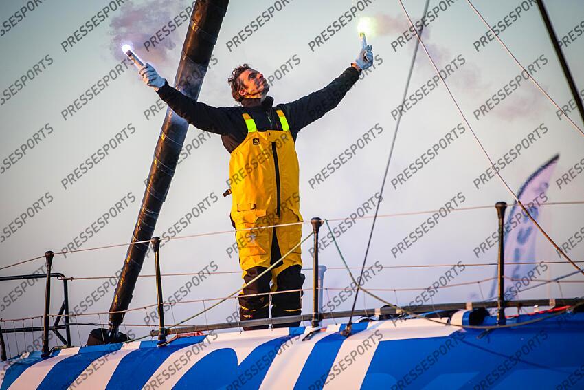 dalin (charlie) - (fra) - ARRIVEE VENDEE GLOBE PASSAGE DE LA LIGNE D'ARRIVEE DU NAVIGATEUR CHARLIE DALIN, SKIPPER DU 60 PIEDS IMOCA MACIF SANTE PREVOYANCE QUI REMPORTE LE VENDEE GLOBE. 