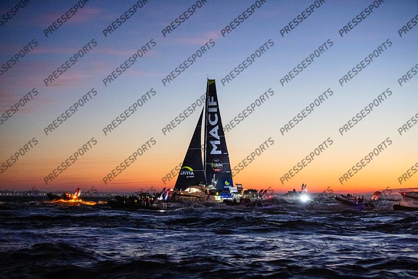 dalin (charlie) - (fra) - ARRIVEE VENDEE GLOBE PASSAGE DE LA LIGNE D'ARRIVEE DU NAVIGATEUR CHARLIE DALIN, SKIPPER DU 60 PIEDS IMOCA MACIF SANTE PREVOYANCE QUI REMPORTE LE VENDEE GLOBE. 