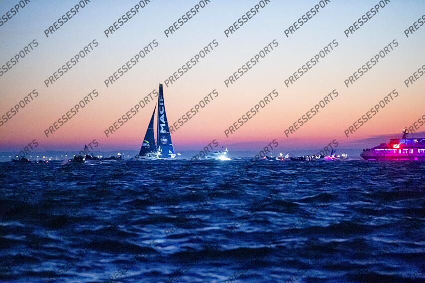dalin (charlie) - (fra) - ARRIVEE VENDEE GLOBE PASSAGE DE LA LIGNE D'ARRIVEE DU NAVIGATEUR CHARLIE DALIN, SKIPPER DU 60 PIEDS IMOCA MACIF SANTE PREVOYANCE QUI REMPORTE LE VENDEE GLOBE. 