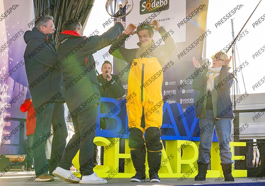 dalin (charlie) - (fra) - ARRIVEE VENDEE GLOBE ARRIVEE AUX SABLES D'OLONNE DU NAVIGATEUR CHARLIE DALIN, SKIPPER DU 60 PIEDS IMOCA MACIF SANTE PREVOYANCE, VAINQUEUR DU VENDEE GLOBE. vainqueur de la 10eme edition du vendee globe en 64 jours, 19heures, 22 minutes et 49 secondes 