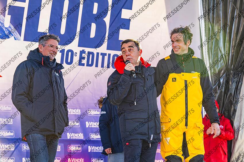 leboeuf (alain) dalin (charlie) - (fra) - ARRIVEE VENDEE GLOBE ARRIVEE AUX SABLES D'OLONNE DU NAVIGATEUR CHARLIE DALIN, SKIPPER DU 60 PIEDS IMOCA MACIF SANTE PREVOYANCE, VAINQUEUR DU VENDEE GLOBE. vainqueur de la 10eme edition du vendee globe en 64 jours, 19heures, 22 minutes et 49 secondes 