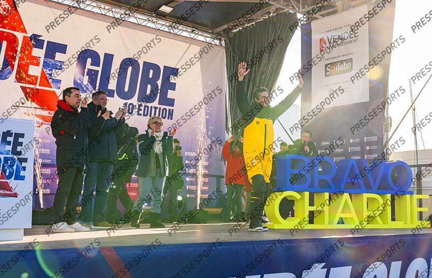 dalin (charlie) - (fra) - ARRIVEE VENDEE GLOBE ARRIVEE AUX SABLES D'OLONNE DU NAVIGATEUR CHARLIE DALIN, SKIPPER DU 60 PIEDS IMOCA MACIF SANTE PREVOYANCE, VAINQUEUR DU VENDEE GLOBE. vainqueur de la 10eme edition du vendee globe en 64 jours, 19heures, 22 minutes et 49 secondes 
